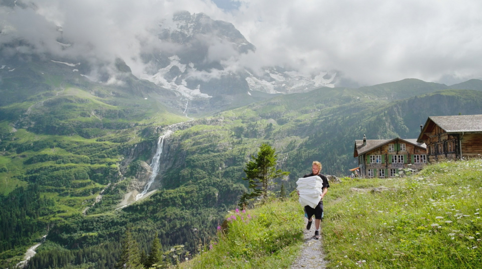 Der Ausblick entschädigt für den harten Aufstieg auf den Obersteinberg zum sogenannten "Kerzenhotel" (c) ZDF/SRF/doc.station Der Ausblick entschädigt für den harten Aufstieg auf den Obersteinberg zum sogenannten "Kerzenhotel" (c) ZDF/SRF/doc.station