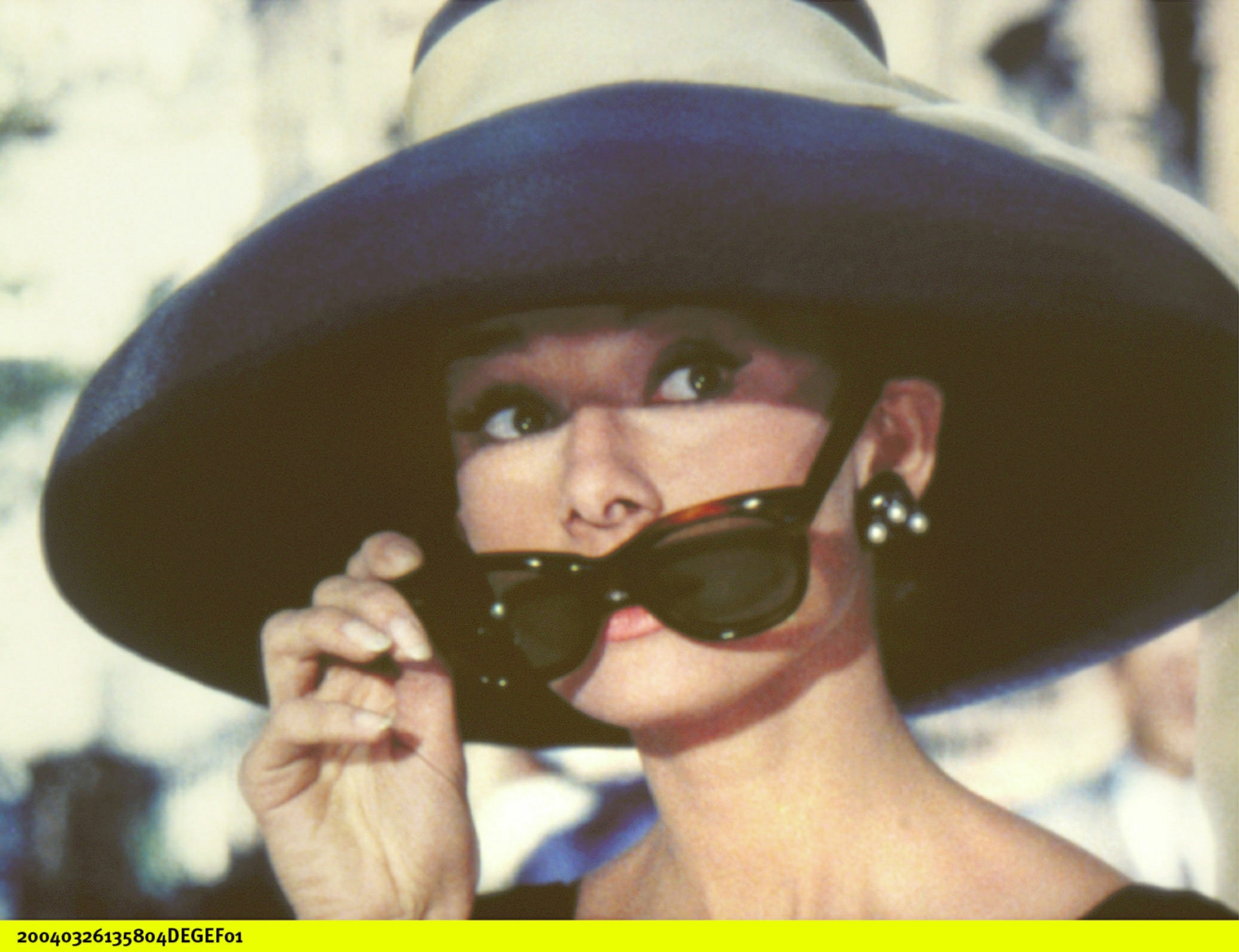 Holly Golightly (Audrey Hepburn) träumt vom Glück und von Diamanten © ZDF/ARD Degeto