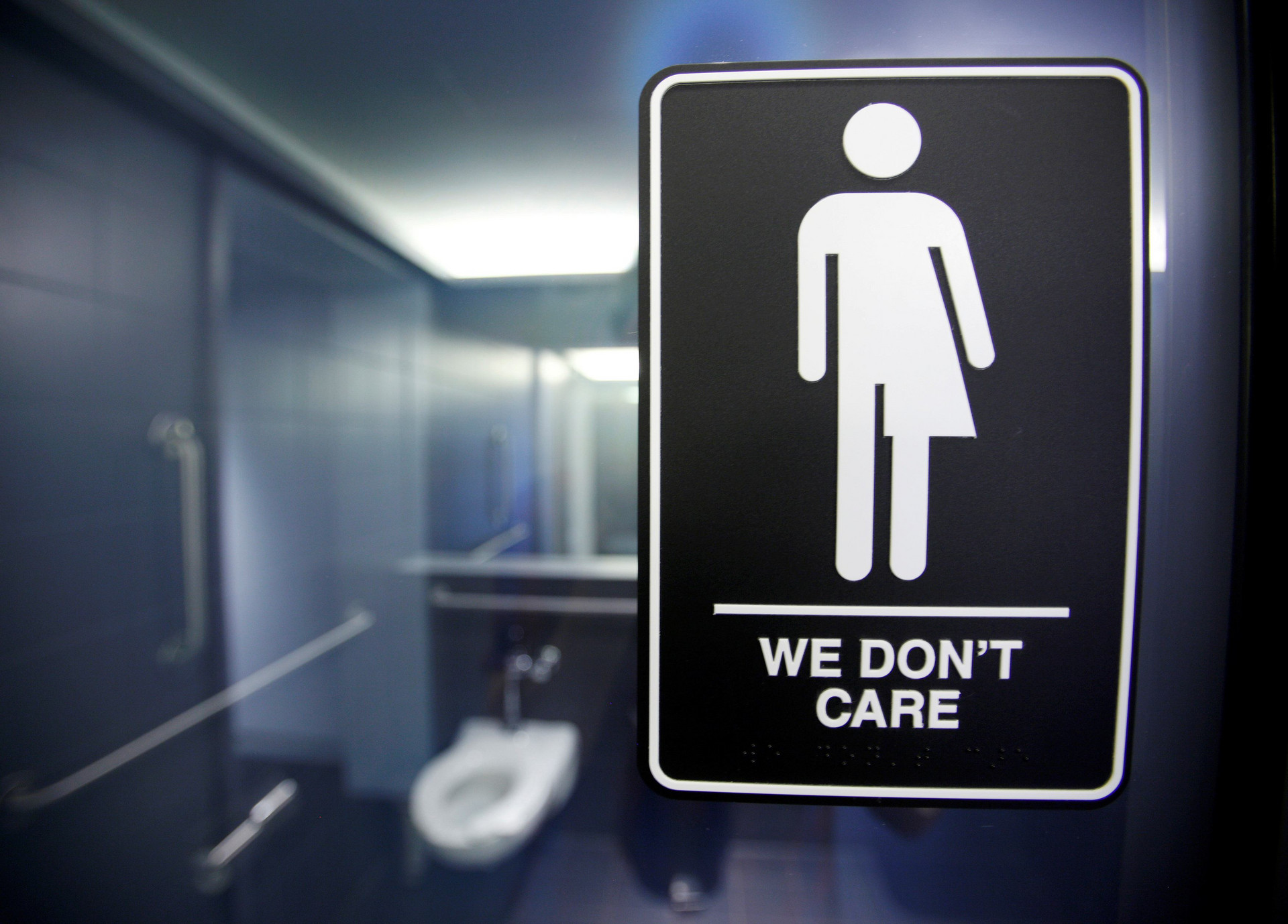 Männlein, Weiblein und die Dritte Option - auf der Toilette eines Hotels in North Carolina ist alles erwünscht © reuters/Jonathan Drake