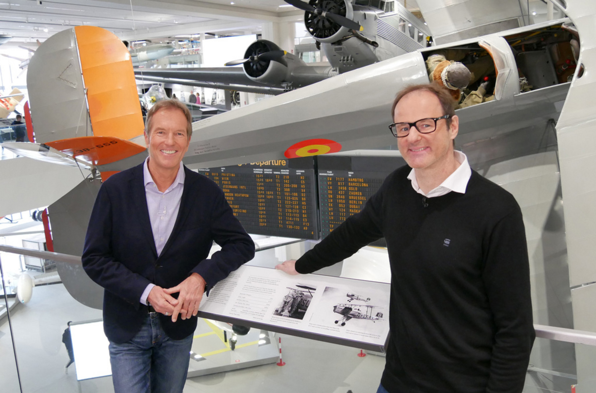 Markus Brock (li.) und Vince Ebert im Deutschen Museum in München. © ZDF und SWR/Martina Klug