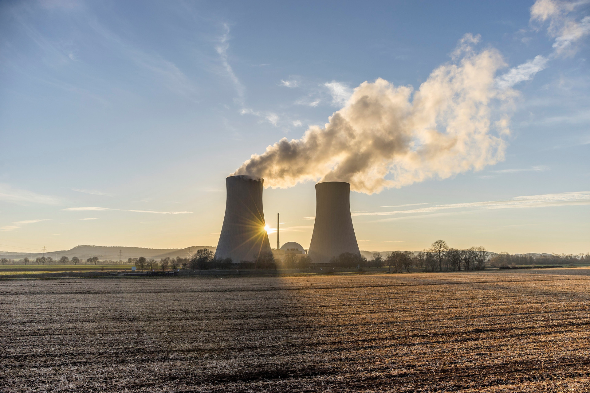 Das Atomkraftwerk Grohnde in Niedersachsen soll Ende 2021 vom Netz gehen. Es wurde 1985 in Betrieb genommen © ZDF/picture alliance/Westend61/Patrice von Collani