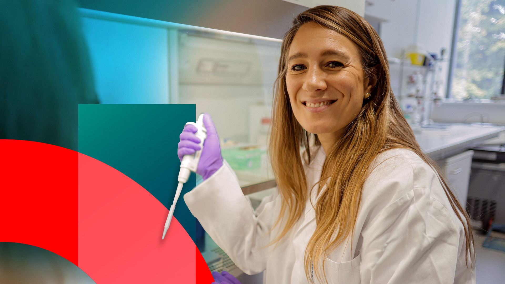 Jasmina Neudecker erfährt an der Sporthochschule Köln wie Myokine, die beim Sport ausgeschüttet werden, das Wachstum von Tumorzellen ausbremsen. /  © ZDF/Marc Francke