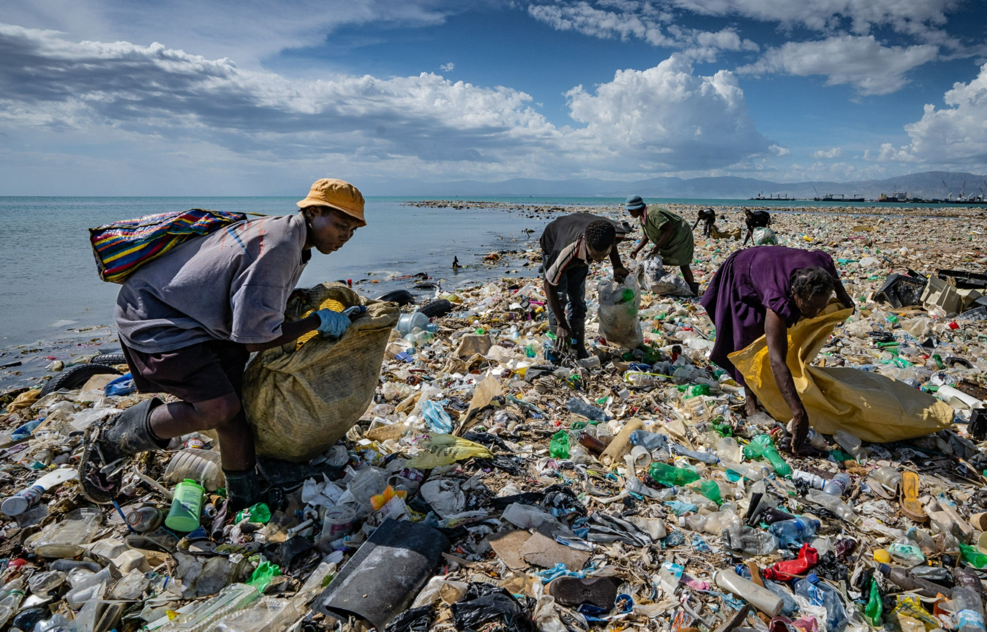 Plastikmüll zählt zu den größten Problemen der marinen Ökosysteme; Copyright: ZDF/BR, York Hovest