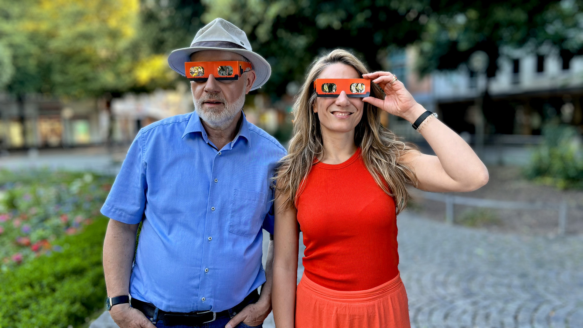 Berichten am 12. August live aus Mallorca von der Sonnenfinsternis: Astrophysiker Harald Lesch und Co-Moderatorin Jasmina Neudecker @ ZDF/Frank Siegwart 