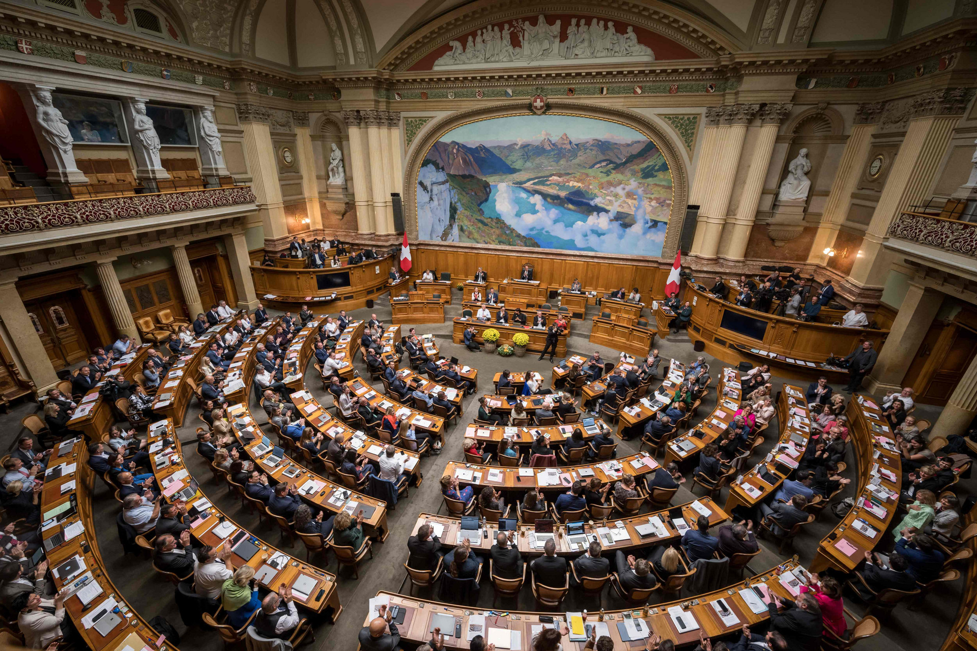 Die Konkordanzregierung der Schweiz löst politische Konflikte über eine möglichst breite Übereinstimmung und nicht über politische Mehrheiten. 
Copyright: AFP/Coffrini, Fabrice

