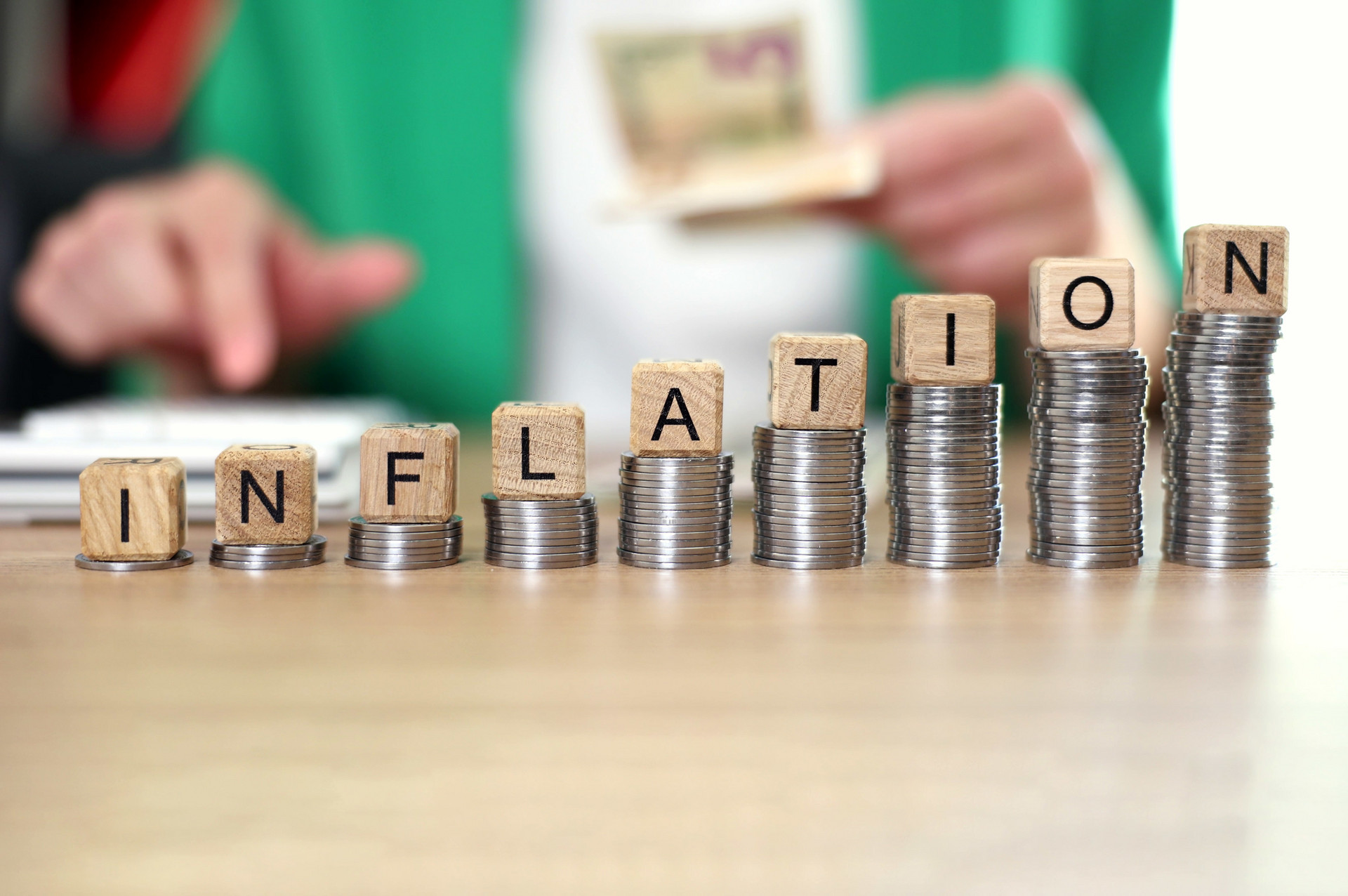 Bei eine Inflation steigen die Preise in rasendem Tempo. (c) ZDF und Colorbox.