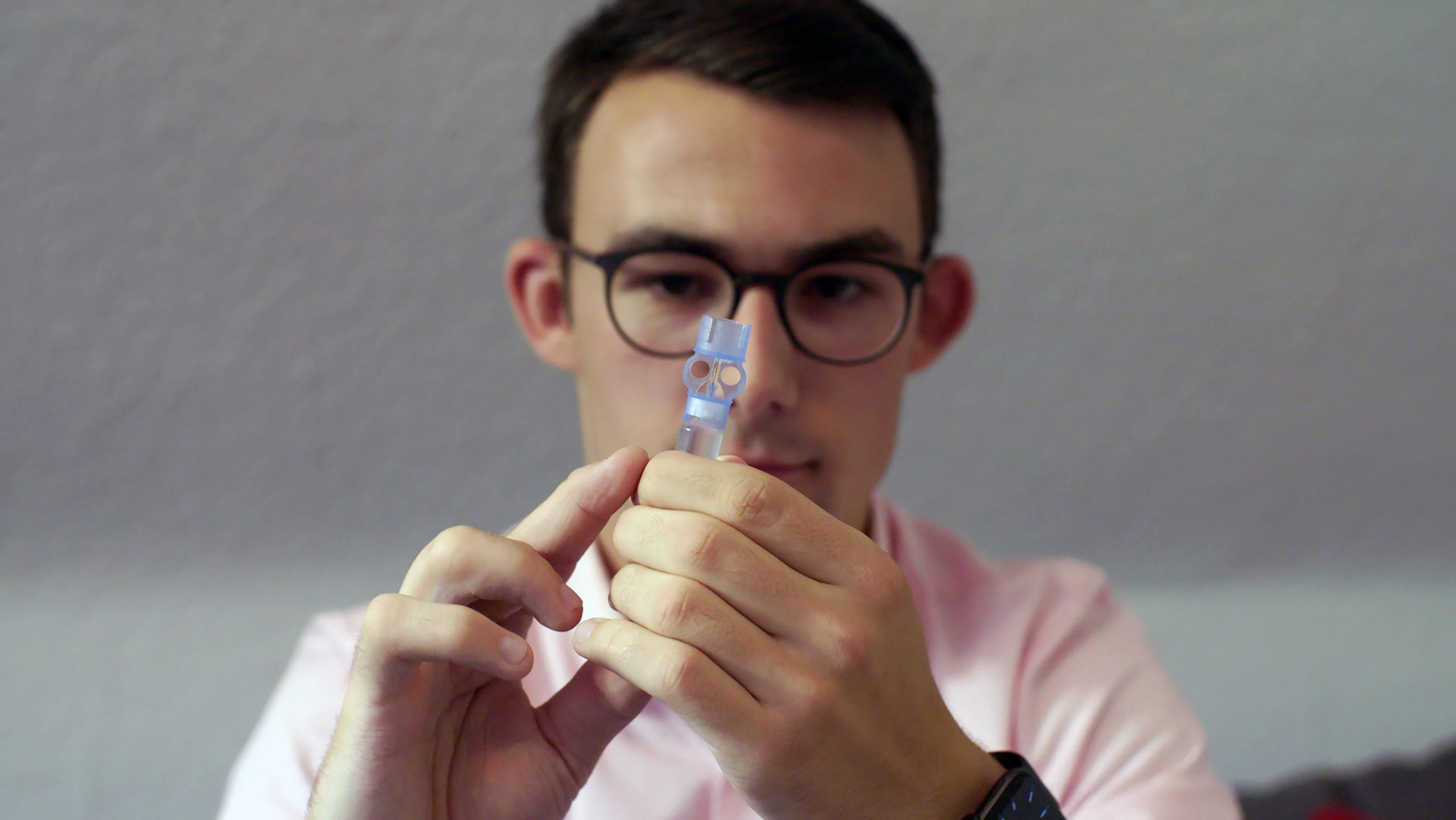 Neue Behandlungswege durch die individualisierte Medizin: Diabetes-Patient wird von einer sensorgesteuerten Pumpe mit Insulin versorgt © ZDF/Marcel Herrmann