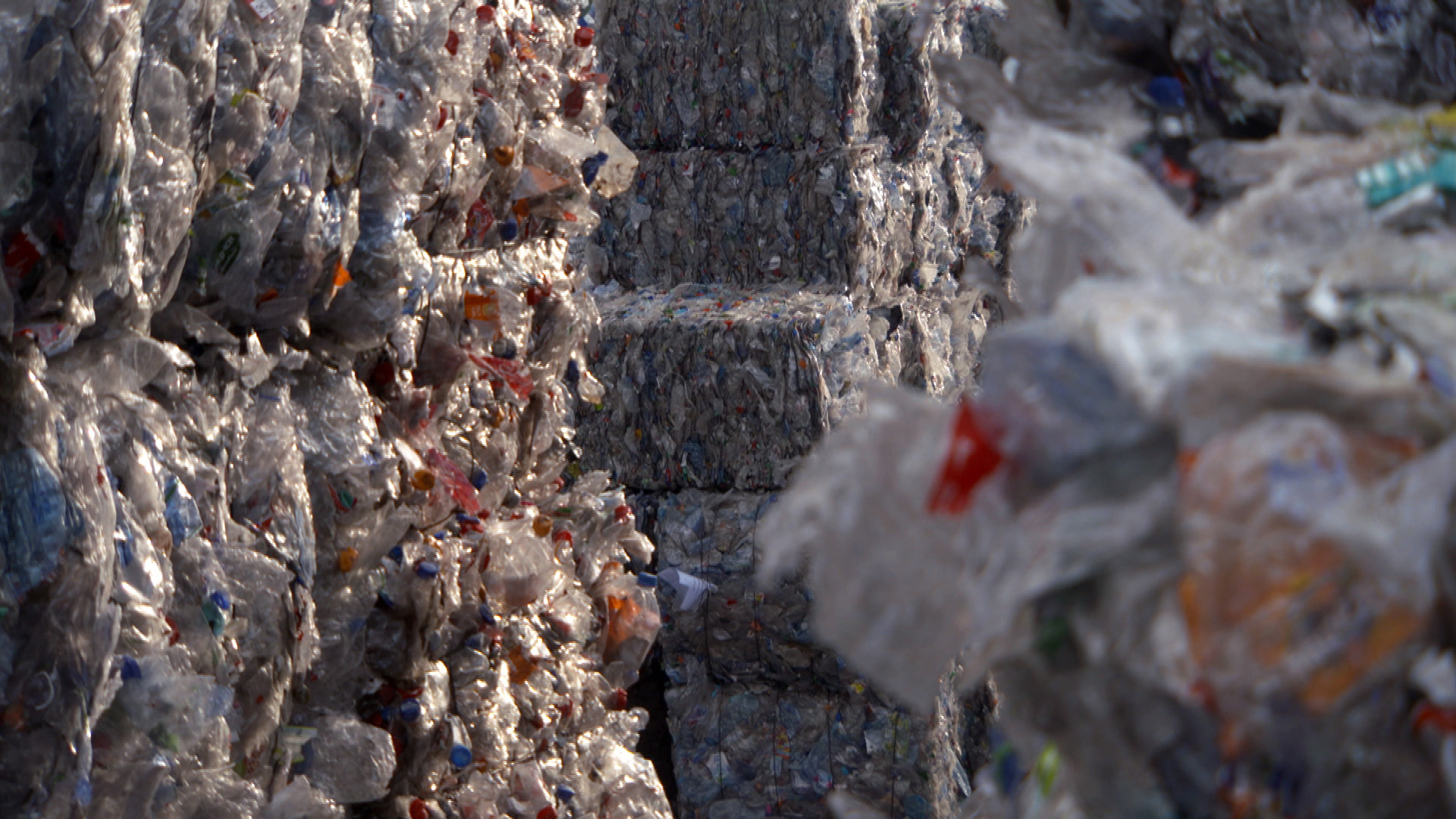 Rund 6,3 Milliarden Tonnen Plastikmüll sind von 1950 bis 2015 angefallen. © ZDF/Greenpeace