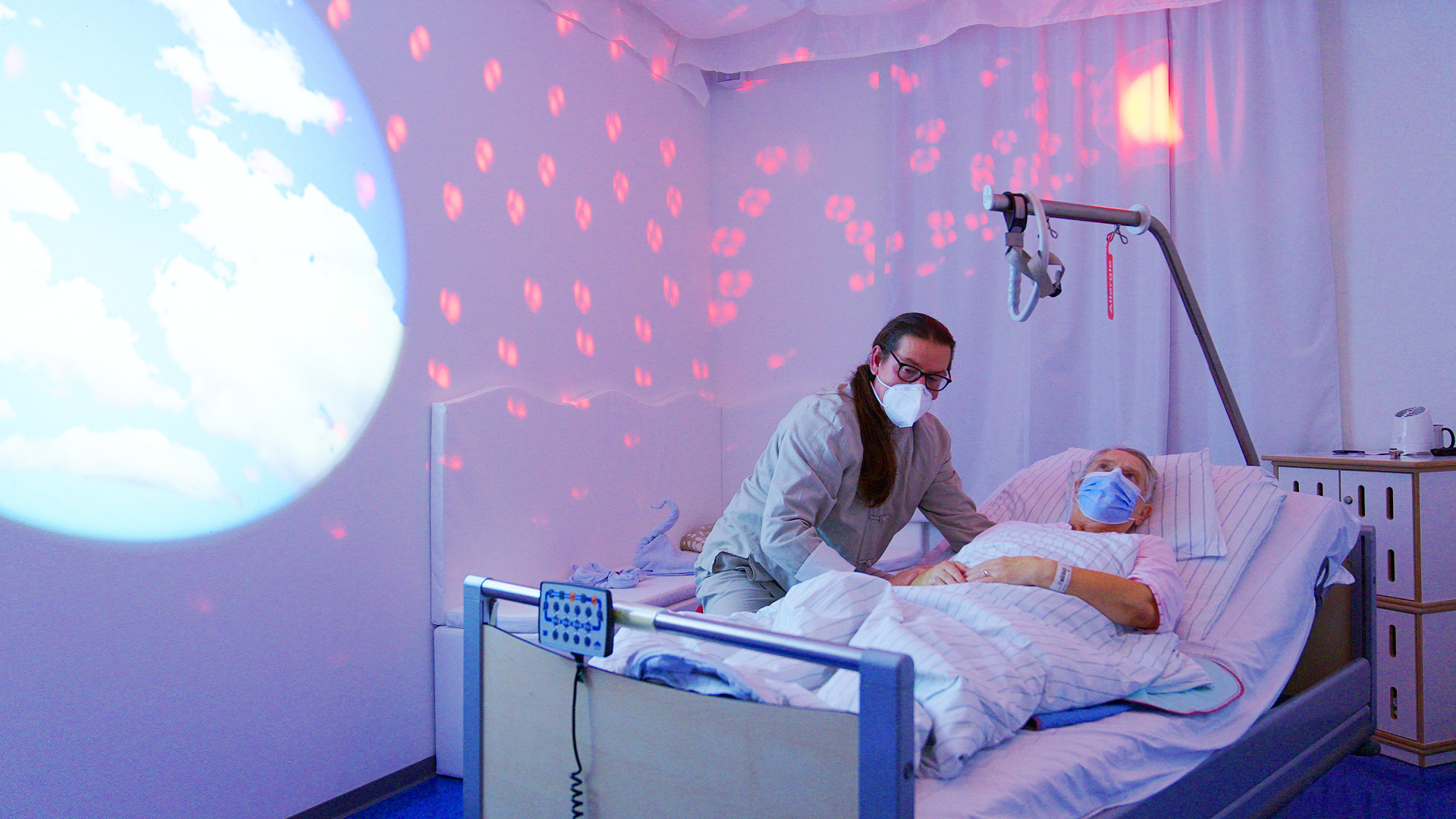 Der Snoozelraum des Sana Klinikums Offenbach wirkt beruhigend auf Patienten © ZDF/Ricardo Esteban Garzon Mesa