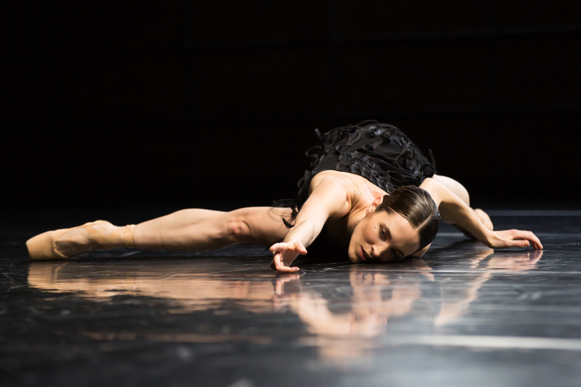 Nora Brown tanzt für das "The Dying Swans Project"; Choreografie von Bridget Breiner. ©  ZDF und Jeanette Bak