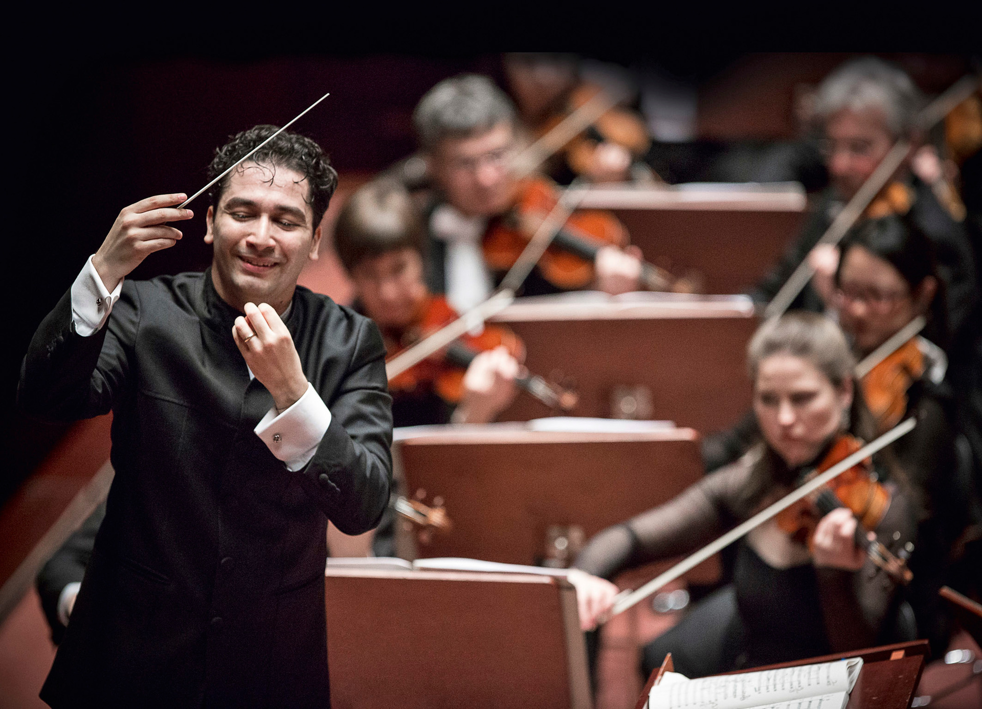 Andrés Orozco-Estrada, Chefdirigent des hr-Sinfonieorchesters, beim Eröffnungskonzert des Rheingau Musik Festival 2021 © ZDF/HR/Werner Kmetitsch
