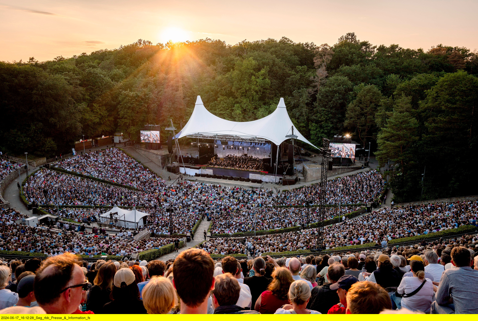 Foto aus dem Vorjahr (2024) - Die Berliner Philharmoniker live in der Waldbühne.
© ZDF und rbb/Berliner Philharmoniker/Stephan Rabold Foto aus dem Vorjahr (2024) - Die Berliner Philharmoniker live in der Waldbühne.
© ZDF und rbb/Berliner Philharmoniker/Stephan Rabold
