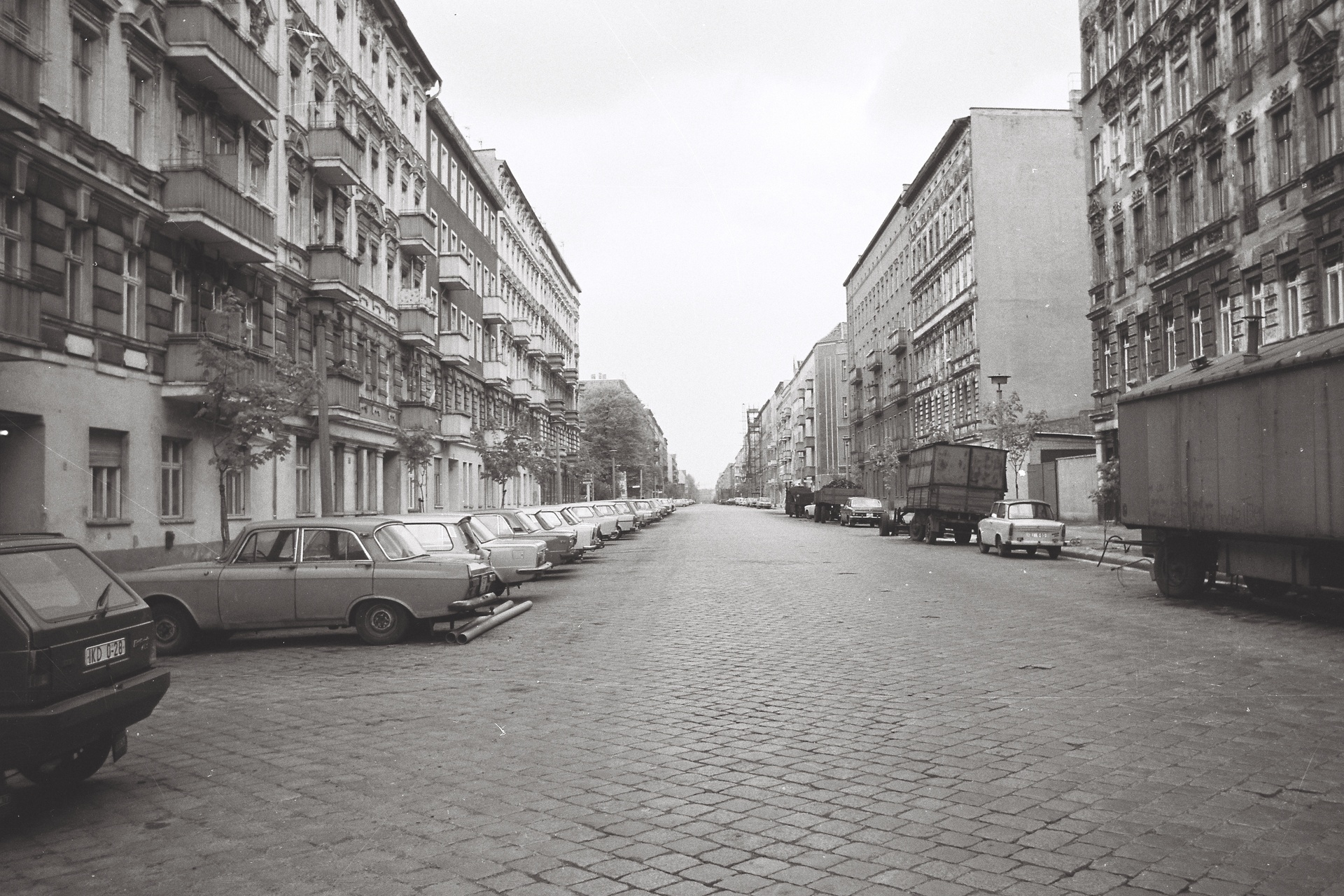 Am frühen Morgen liegen die Straßen menschleer da. Ein Reisegesetz wird das Ende der DDR markieren und Ost und West in Bewegung setzen © ZDF und Andreas Goldstein
