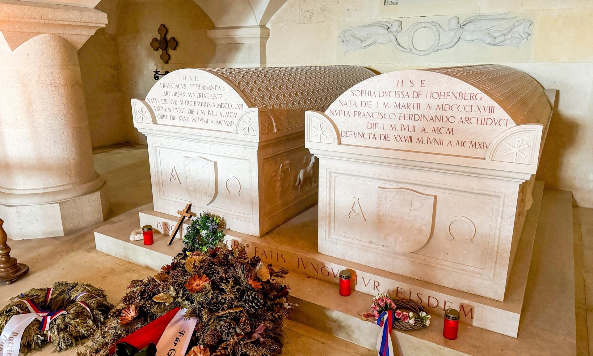 "Die Habsburger in Europa - Ein letzter Glanz": Die Gruft von Erzherzog Franz Ferdinand und Seiner Frau Sophie in Schloss Artstetten, Niederösterreich.
© ZDF und ORF/Gernot Stadler Film. "Die Habsburger in Europa - Ein letzter Glanz": Die Gruft von Erzherzog Franz Ferdinand und Seiner Frau Sophie in Schloss Artstetten, Niederösterreich.
© ZDF und ORF/Gernot Stadler Film.