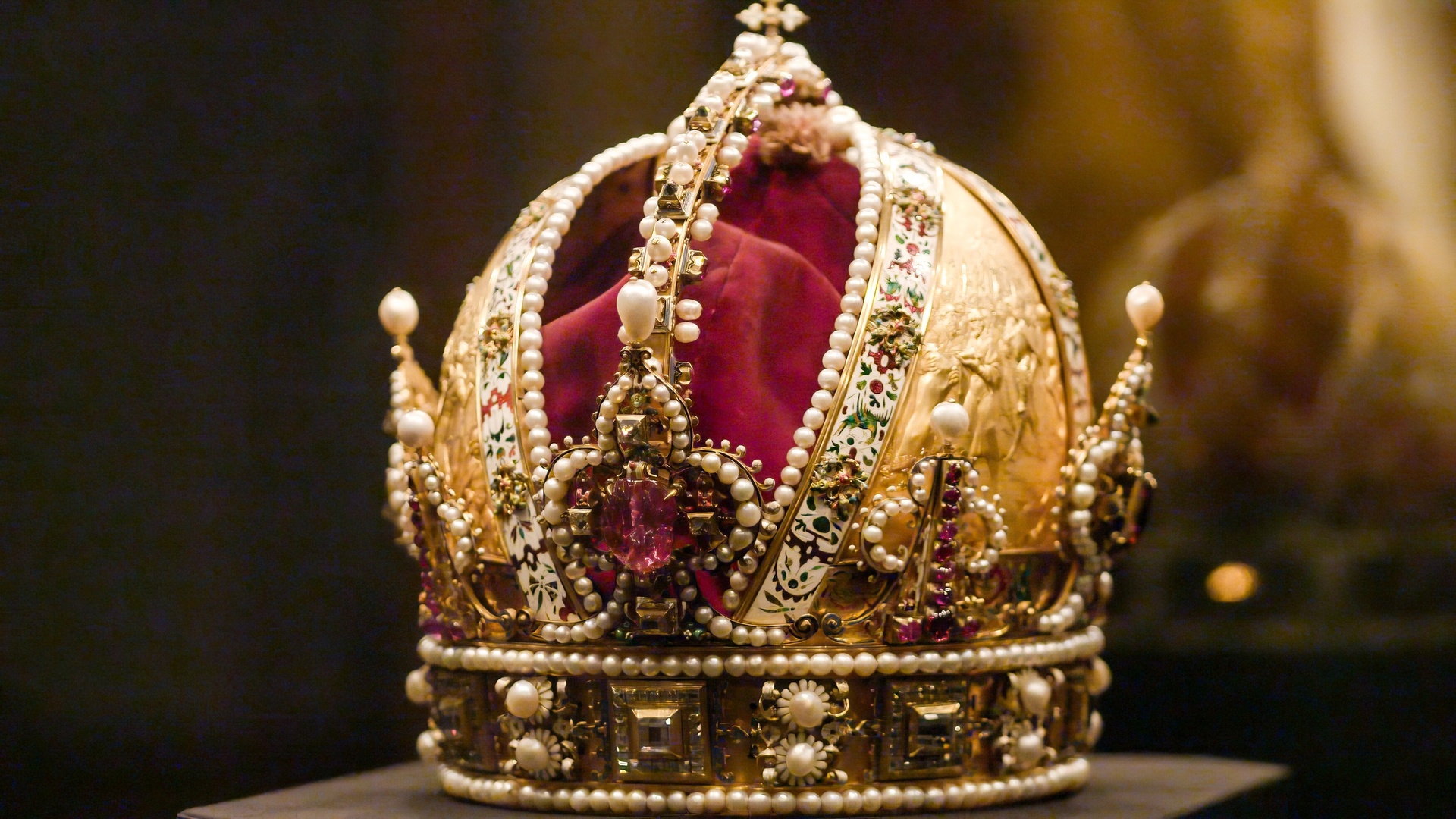 Kaiserkrone, Kaiserliche Schatzkammer in der Wiener Hofburg.
© ZDF und ORF/Pammer Film.