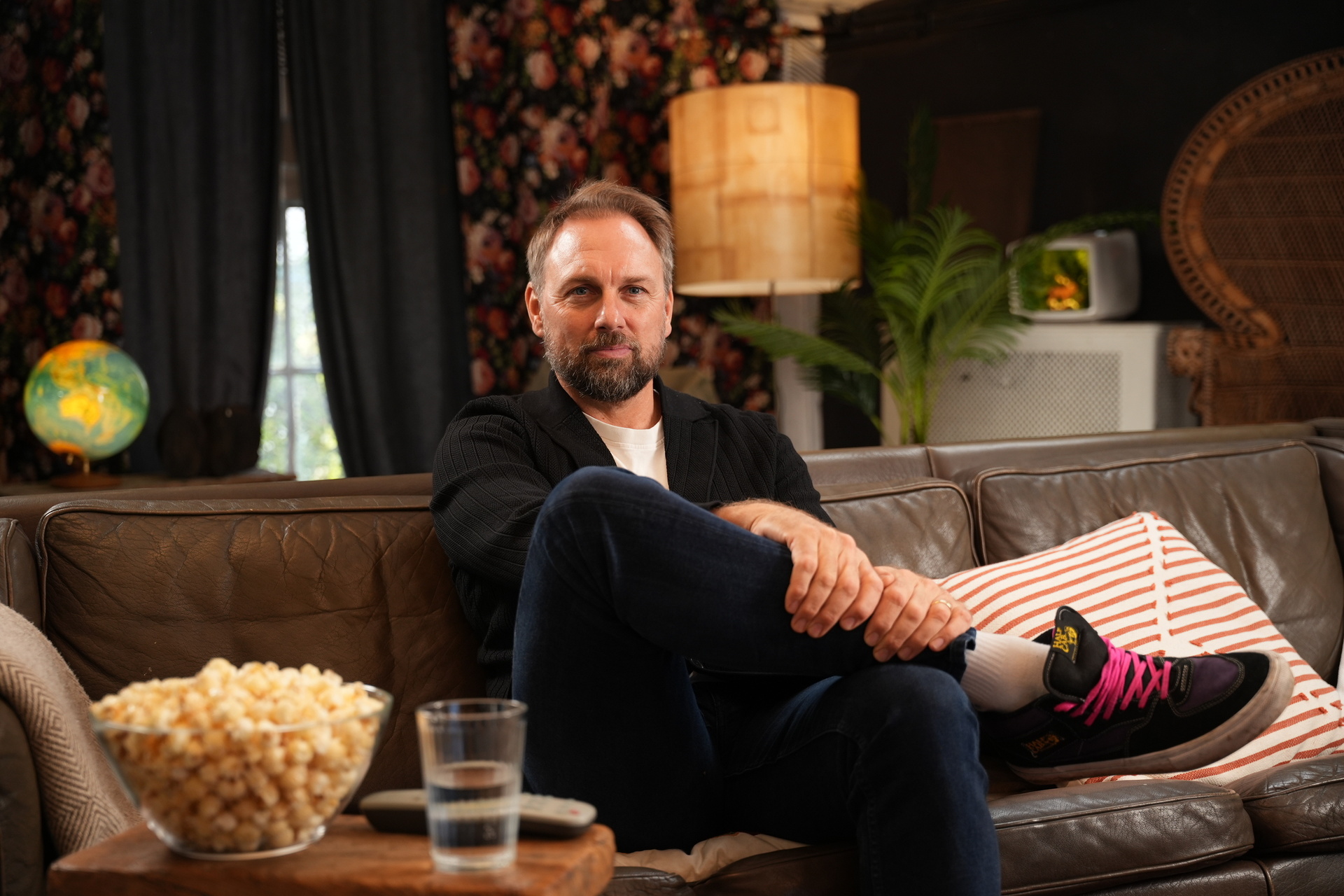 Moderator und Filmexperte Steven Gätjen spricht über Remakes und Revivals, über Figuren, die sich weiterentwickelt haben, und über Neuauflagen, die lieber in der Vergangenheit geblieben wären
© ZDF und Jonny Müller-Goldenstedt Moderator und Filmexperte Steven Gätjen spricht über Remakes und Revivals, über Figuren, die sich weiterentwickelt haben, und über Neuauflagen, die lieber in der Vergangenheit geblieben wären
© ZDF und Jonny Müller-Goldenstedt