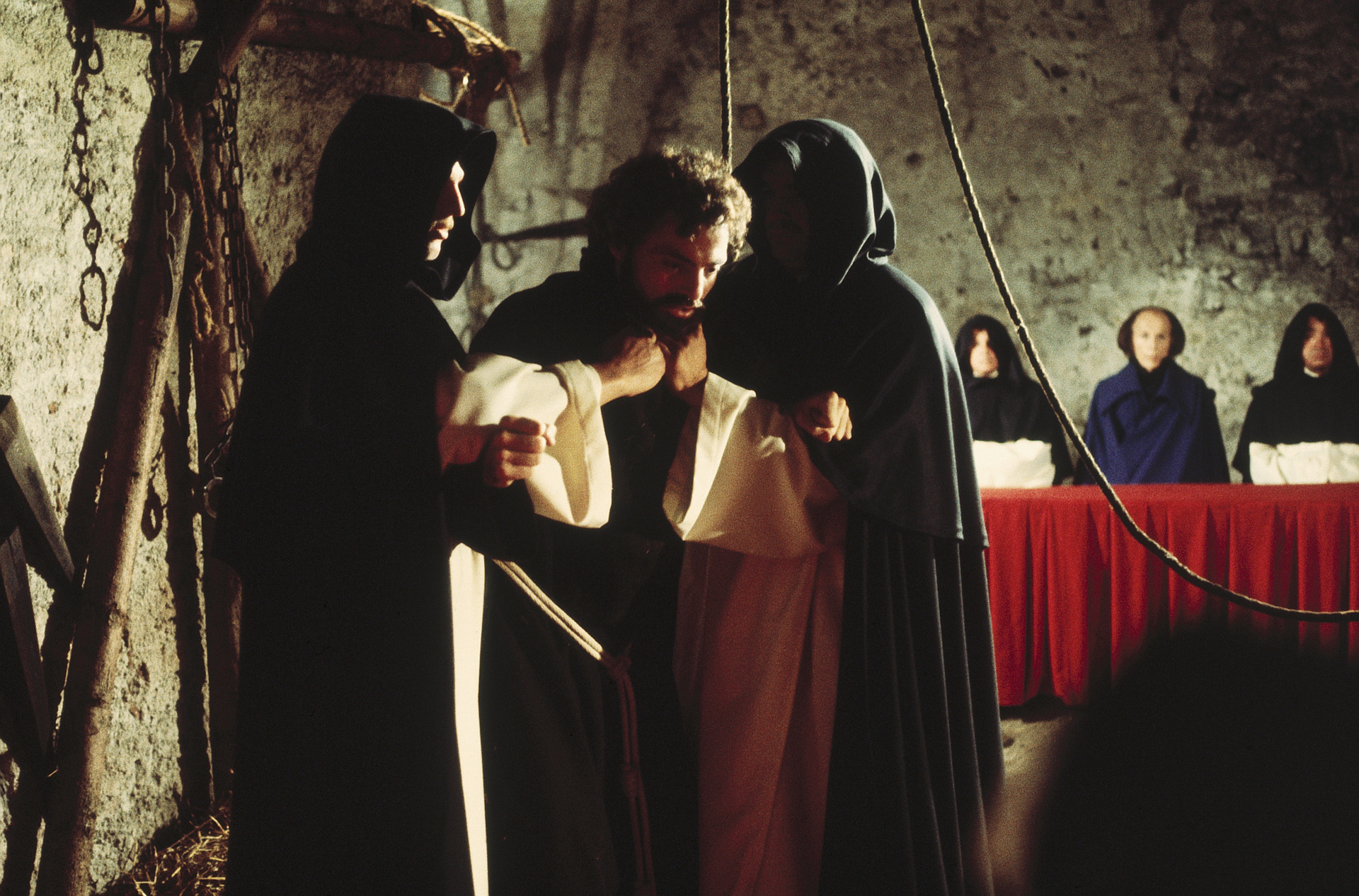 Medardus (Dieter Laser) findet sich inmitten einer Verschwörung wieder.

© ZDF und BR, BetaFilm.