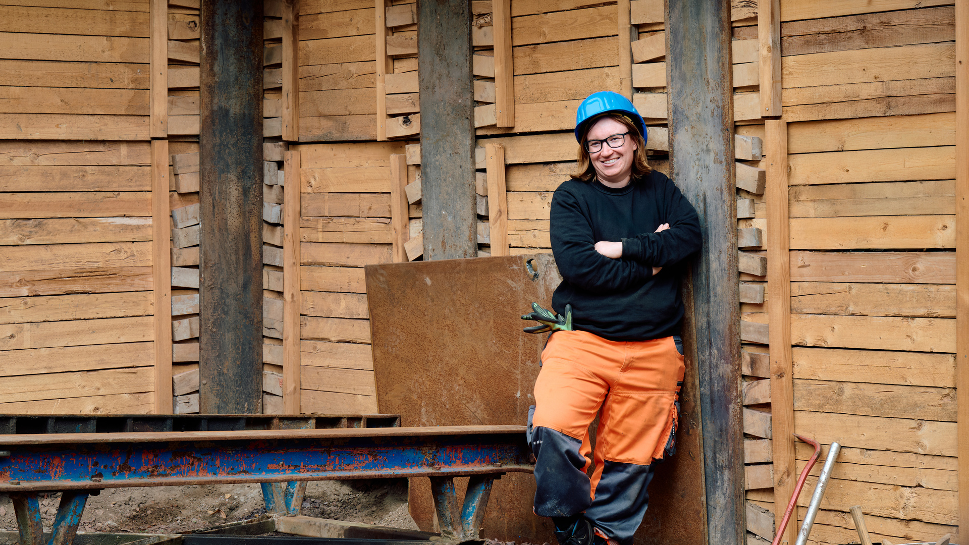 Auch Menschen mit Beeinträchtigungen können arbeiten – das beweist Delia jeden Tag im Tiefbau. / © ZDF/Nathalie Zimmermann