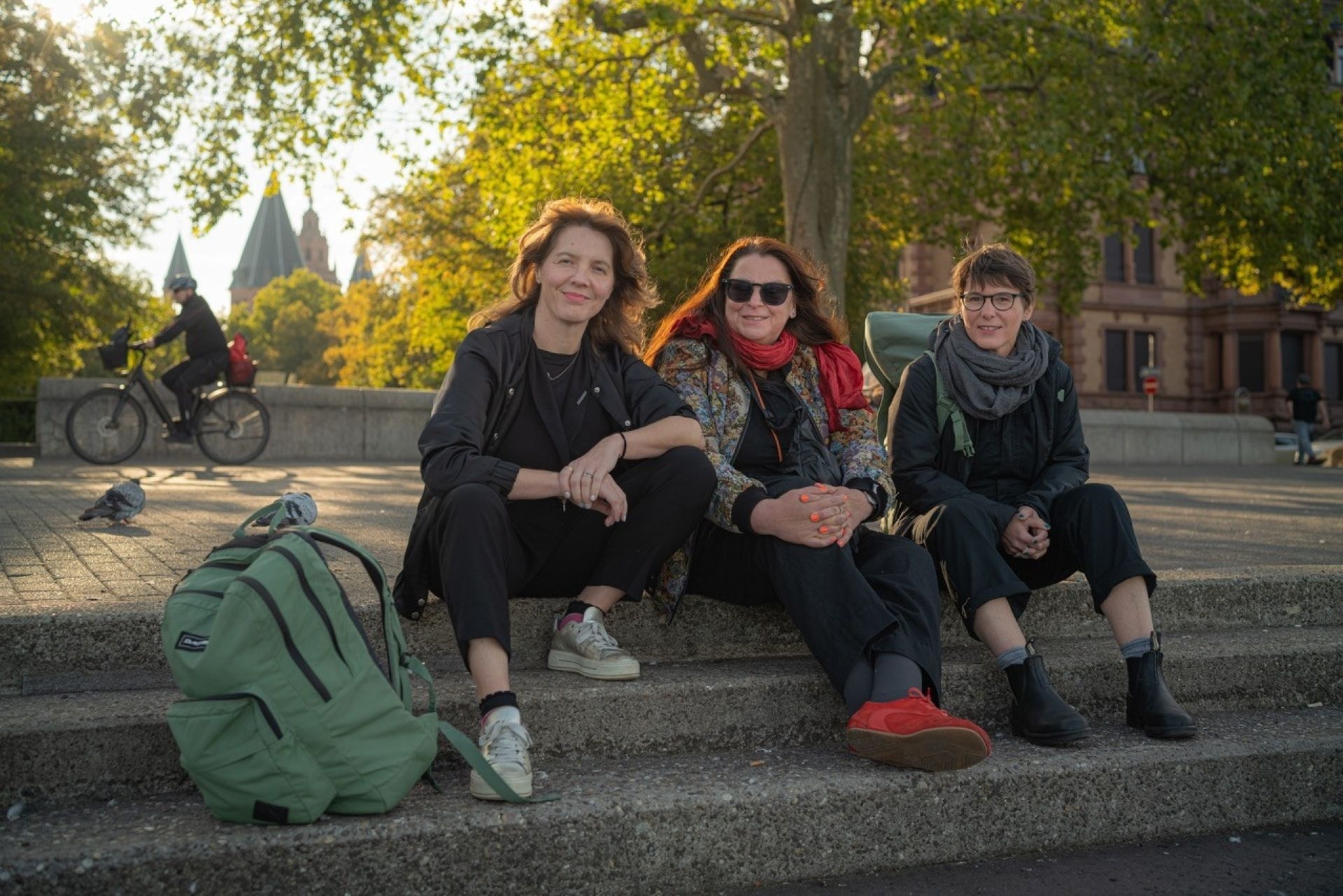 Von links: Peggy Mädler, Annett Gröschner, Wenke Seemann © ZDF und Michael Habermehl
Von links: Peggy Mädler, Annett Gröschner, Wenke Seemann © ZDF und Michael Habermehl