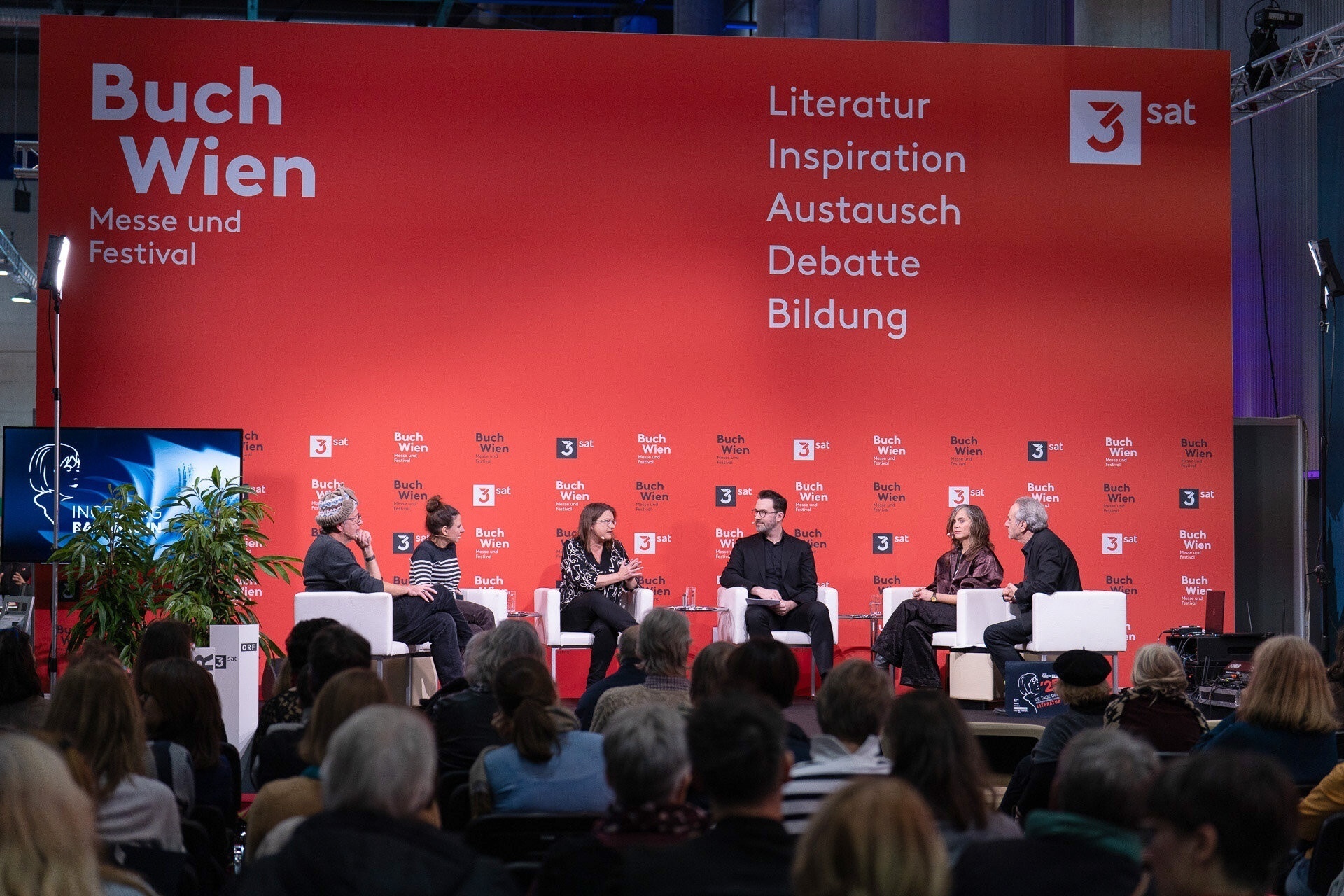 Franzobel, Barbara Kadletz, Brigitte Schwens-Harrant, Peter Fässlacher, Natascha Gangl, Heinz Sichrovsky

© ZDF und ORF/Buch Wien/Daniela Nickmann