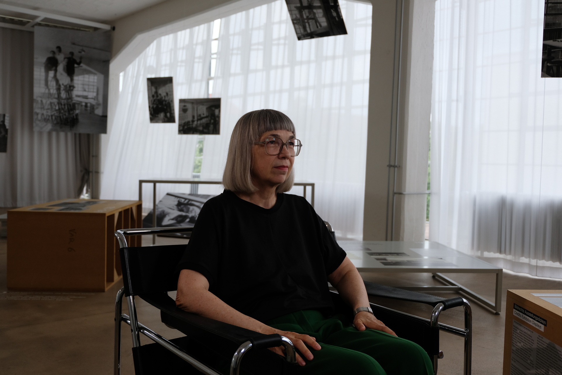 Das Bauhaus in Dessau wird von der AfD angegriffen. Die Direktorin Dr. Barbara Steiner möchte jedoch nicht in Fatalismus verfallen
© ZDF/Spiegel TV GmbH/Lisa Plank Das Bauhaus in Dessau wird von der AfD angegriffen. Die Direktorin Dr. Barbara Steiner möchte jedoch nicht in Fatalismus verfallen
© ZDF/Spiegel TV GmbH/Lisa Plank