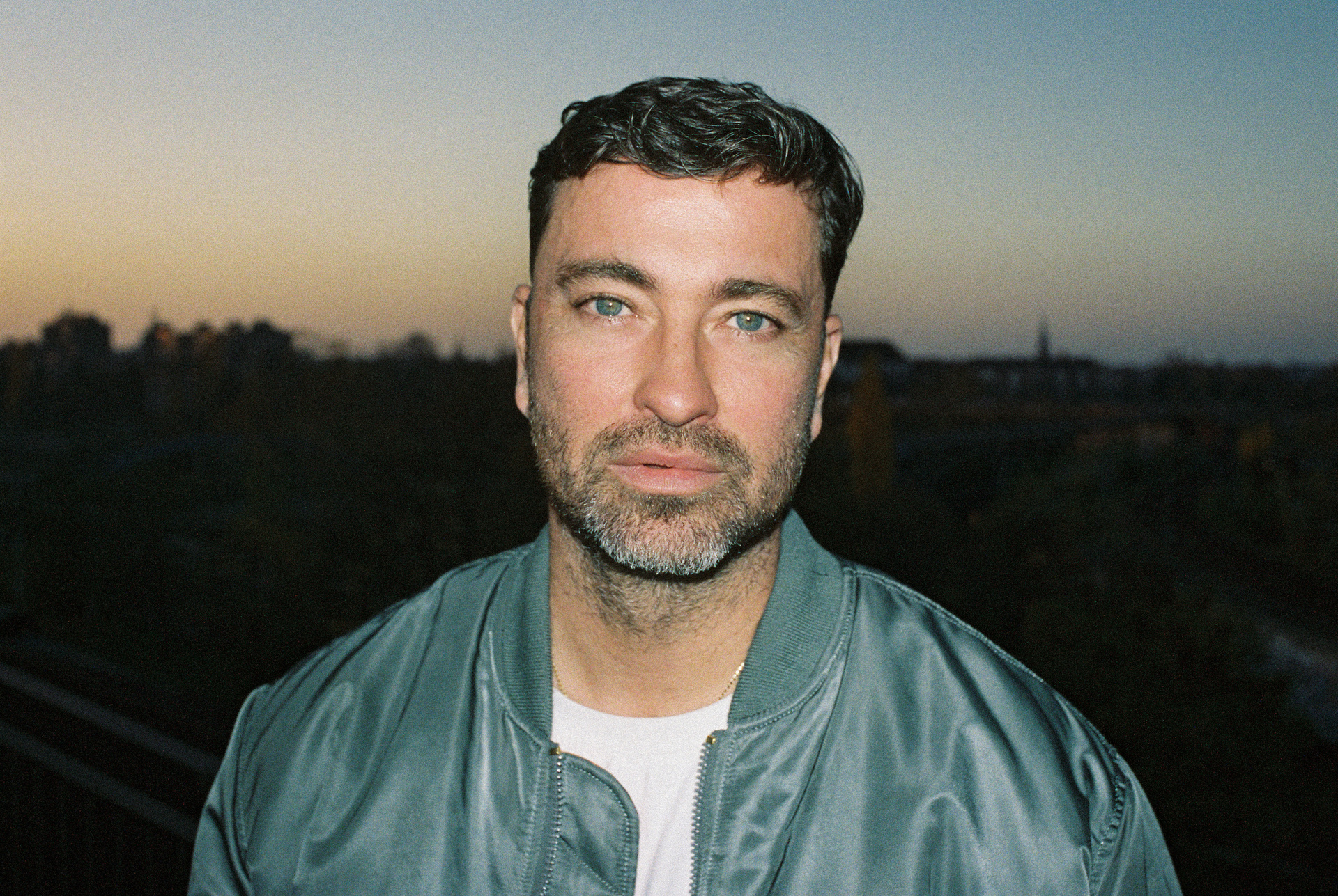 Rapper Marteria spielt in seiner Heimatstadt Rostock: "Marteria – Zum Glück in die Zukunft 2026" © ZDF/Bastian Bochinski Rapper Marteria spielt in seiner Heimatstadt Rostock: "Marteria – Zum Glück in die Zukunft 2026" © ZDF/Bastian Bochinski