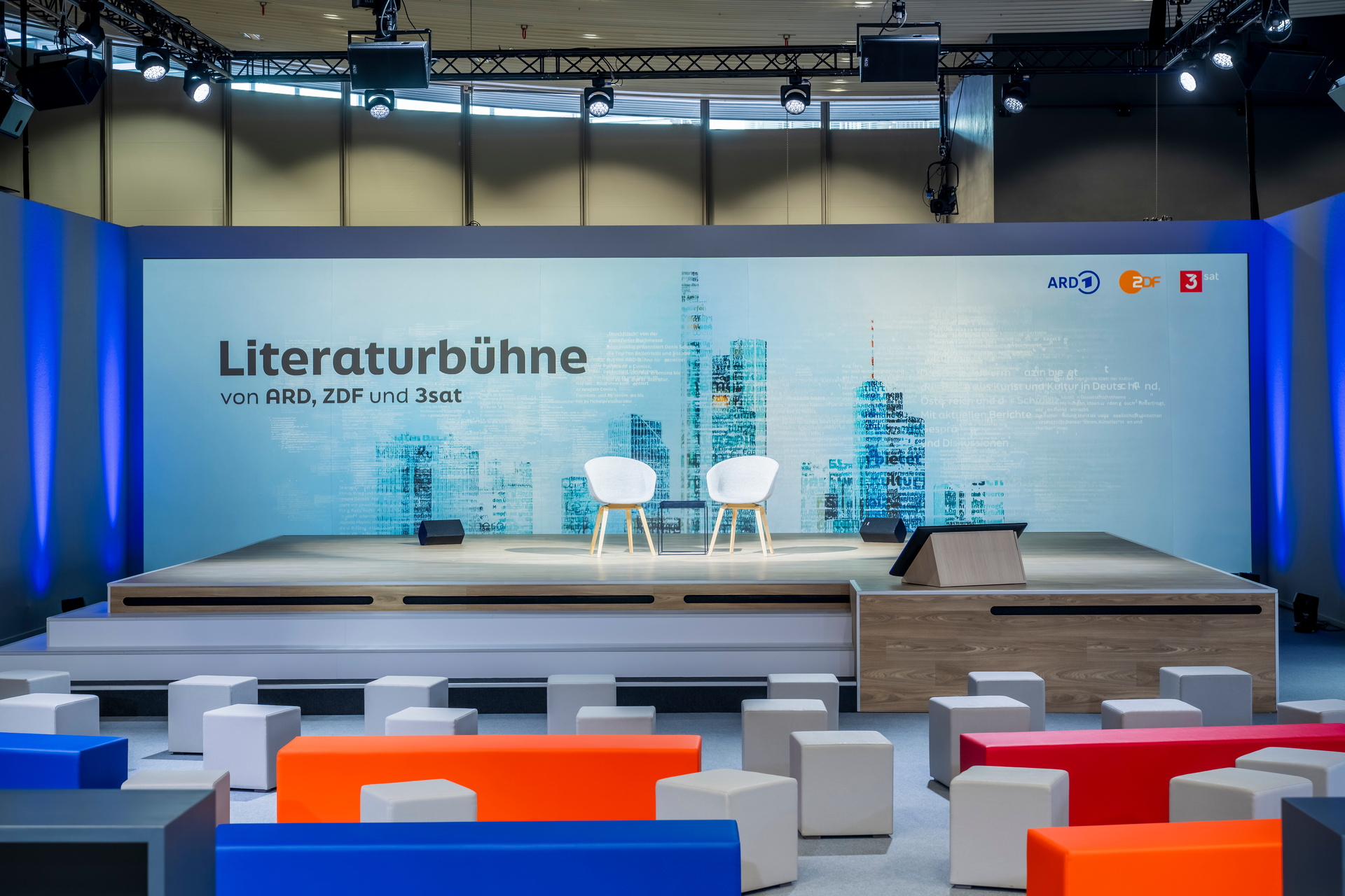 Die Literaturbühne von ARD, ZDF und 3sat auf der Frankfurter Buchmesse.
Copyright: ZDF/Maximilian von Lachner