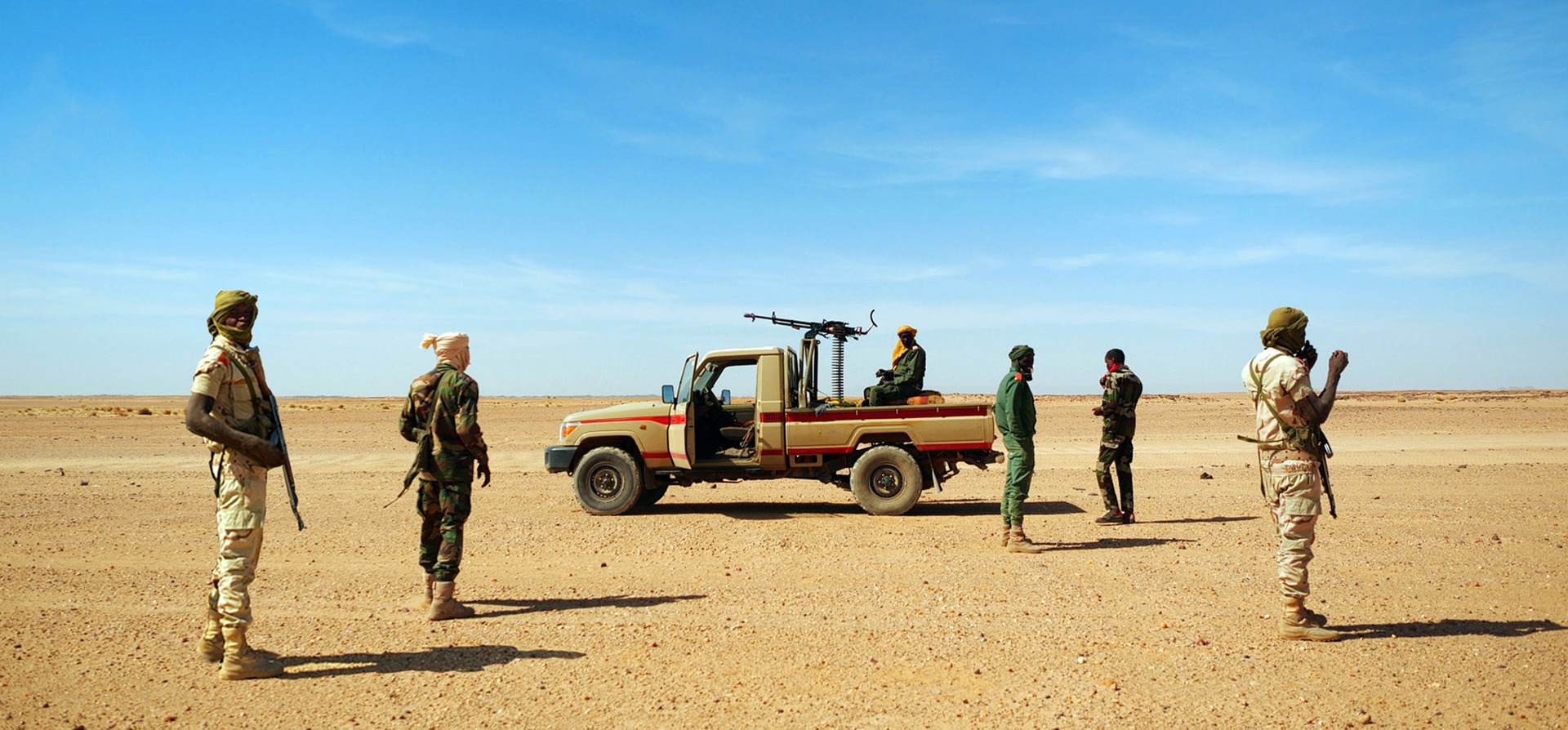 Bereits seit 2008 gilt Agadez in Niger als Hochrisikogebiet. Auch das Drehteam verließ die Stadt nicht ohne Waffenschutz.
© ZDF und Gerald Igor Hauzenberger. Bereits seit 2008 gilt Agadez in Niger als Hochrisikogebiet. Auch das Drehteam verließ die Stadt nicht ohne Waffenschutz.
© ZDF und Gerald Igor Hauzenberger.